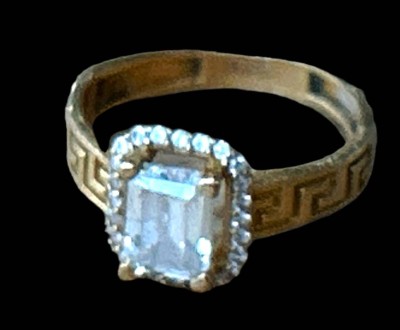 Auktion 347<br>Goldring-750- mit klaren Steinen, RG 50, 3,2 gr [1]
