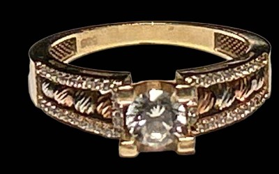 Auktion 347<br>Multicolor Goldring-585- mit grossen, klaren Stein, RG 55, 3,9 gr [1]