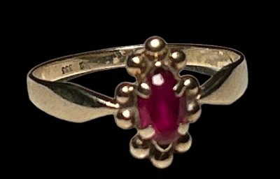 Auktion 347<br>Goldring-333- mit roten Stein, RG 55, 1,6 gr [1]