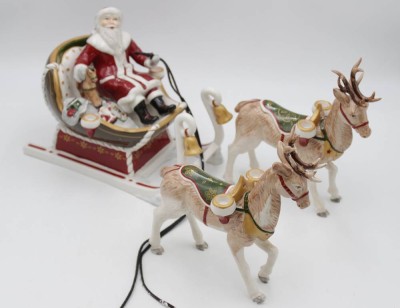 Auktion 347<br>Weihnachtskutsche mit 2 Rentieren, Villeroy & Boch, orig. Karton,  ca. H-22cm, Kutsche  L-28cm B-16cm, Rentier L-18cm [1]