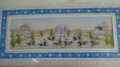 Auktion 372<br>persische Miniaturmalerei, Polospieler, ger/Glas, Rahmen beschädigt, RG 23,5x14 cm [1]