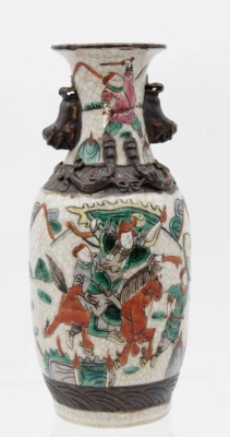 Auktion 347<br>Nanking-Vase mit Kriegerszenen, China, H-20,5cm. [1]