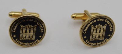 Auktion 347<br>Paar Manschettenknöpfe, Konsulat Luxemburg, in Etui, Kopf D-2cm [1]
