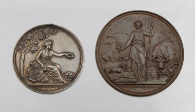 Auktion 347<br>2x div. Verdienstmedaillen, Landwirtschaft, Rheinpreussen und Bayern, 1x Silber (19,3gr.), D- 4,3 u. 3,5cm [1]