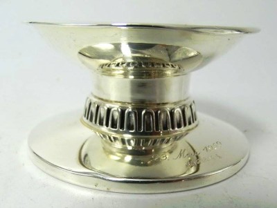 Auktion 347<br>kl. Kerzenhalter, Silber-925-, datiert 1959, 37,3 gr., H-4 cm, D-6,5 cm, etwas verbogen [1]