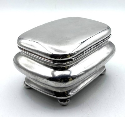 Auktion 363<br>gr. Zuckerdose mit Schloss, plated, ohne Schlüssel, gut erhalten, H-8 cm, 14x10 cm [1]