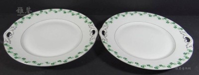 Auktion 370<br>2 Kuchenteller, geometr. Jugendstil-Dekor, 