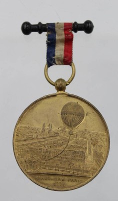 Auktion 347<br>Andenken-Medaille, Panorama de Paris, 1879, am Band ca. L-9,5 D-3,6cm. [1]