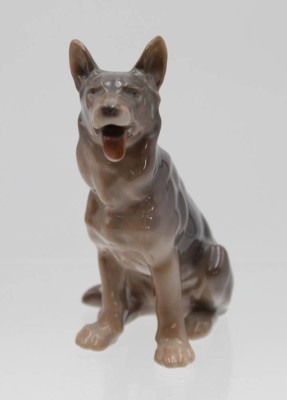 Auktion <br>Schäferhund, Bing & Gröndahl, Entw. Svend Jespersen, Modellnr. 2197, Unterglasurbemalung, H-9,5cm [1]