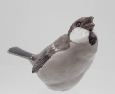 Auktion <br>Spatz, Bing & Gröndahl, Modellnr. 1607, polychr. Bemalung in Unterglasur, Entw. C. Mortensen, H-9cm [1]