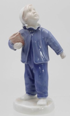 Auktion 348<br>Wer ruft da?, Bing & Gröndahl, Entw. Michaela Ahlmann, Modellnr. 2251, polychrom staffiert in Unterglasurfarben, H-15,5 cm [1]