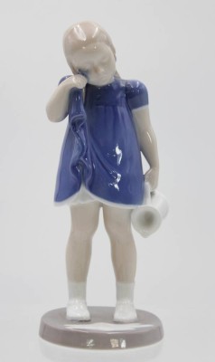 Auktion 348<br>Die verschüttete Milch, Bing & Gröndahl, Copenhagen, Entw. Claire Weiss, Modellnr. 2246, polychrom bemalt in Unterglasurfarben, H- 17,3 cm [1]