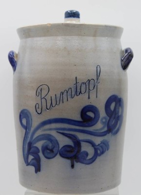 Auktion 348<br>Rumtopf, grauer Scherben, Salzglasur, Deckel mit Altriss, oberer Rand mit Chip, H-29,5cm D-18cm [1]