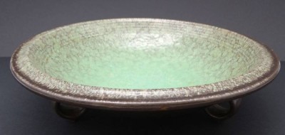 Auktion 348<br>Art Deko Schale auf drei Füsschen, H-6 cm, D-26 cm [1]