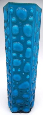 Auktion <br>6-eckige Überfang-Vase, blau mit Blasendekor, H-23 cm [1]