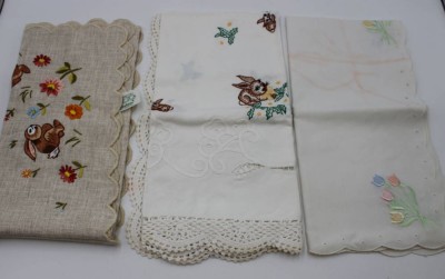 Auktion <br>3x div. Tischdecken, Ostermotive, reinigungsbed. [1]