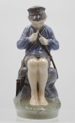 Auktion <br>schnitzender Junge, Royal Copenhagen, Modellnr. 905, Entw. Christian Thomsen, H-18,5cm [1]