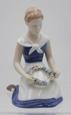 Auktion 348<br>Mädchen mit Blumenkranz, Modellnr. 2345, Bing & Gröndahl, H-14cm [1]