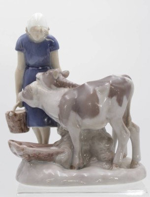 Auktion 348<br>Mädchen mit Kälbern, Modellnr. 2270, Bing & Gröndahl, Entw. Axel Locher, Unterglasurbemalung, H-21,5cm B-18cm [1]