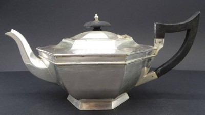 Auktion <br>massive plated Teekanne 