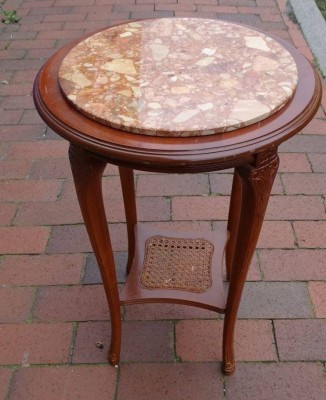 Auktion <br>Blumentischchen mit Marmorplatte, H-62 cm, B-42 cm [1]