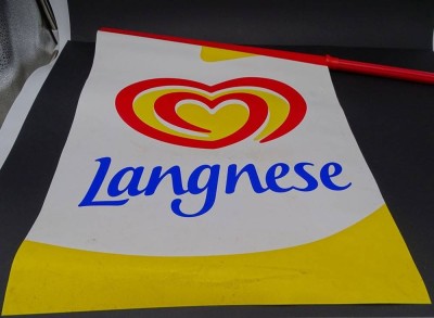 Auktion <br>Langnese Eis Werbefahne mit Kunststoff-Stock, neuwertige Lagerware, wohl 80/90er, [1]