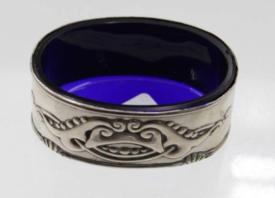 Auktion 348<br>Gewürzschälchen, blaues Glas mit Silbermantel, H-2,5cm B-6cm. [1]