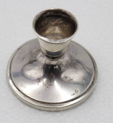 Auktion <br>kl. Silberleuchter, Dänemark 1957, gefüllter Stand, Alters-u. Gebrauchsspuren, zus. 84gr., ca. H-6cm [1]