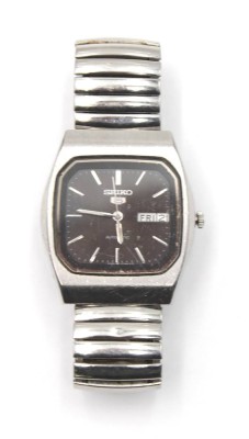 Auktion 368<br>Herrenarmbanduhr, Seiko 5, Automatic, Werk läuft, Tragespuren, Zugband, ca. 3 x 3cm [1]