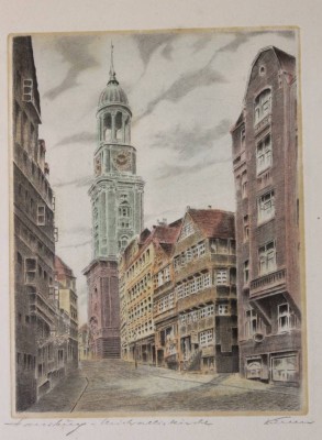 Auktion <br>Farbradierung, Hamburg Michaeliskirche, unleserl. signiert, ger./Glas, RG 41 x 31,5cm, Blatt leicht stockfleckig [1]