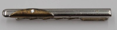 Auktion 358<br>Kravattennadel, 925er Silber, teilw. vergoldet, klarer Stein, 9,1gr., L-5,5cm. [1]