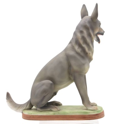 Auktion 358<br>sitzender Schäferhund, Kronenmarke, bemalt, ca. H-29,5cm B-26,5cm [1]
