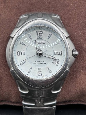 Auktion 348<br>Seiko  Auto Relay Diver Taucheruhr Kinetic Cal. 5J22-0150 JAPAN MADE, Quartz, Stift für Band fehlt, Glas mit Kratzern , Werk läuft, B-4 cm [1]
