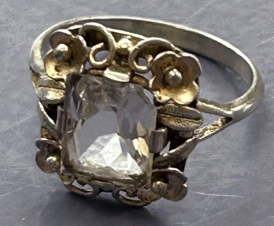 Auktion 348<br>Silberring-935- mit hellblauen Stein, RG 57, 3,3 gr. [1]