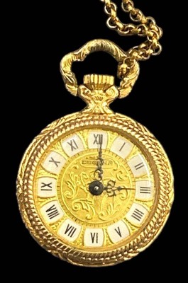 Auktion <br>kl.mechan.  Damen-Umhängeuhr mit langer Kette, beides Doublè, Werk läuft, D-ca. 2,5 cm, guter Zustand [1]