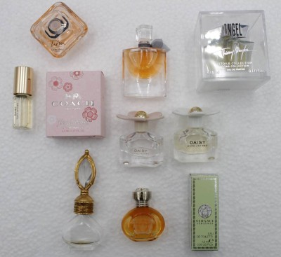 Auktion <br>10 div. kleine Parfüme-Flacons, u.a. Versace, teilw. gebraucht [1]