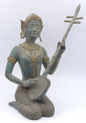Auktion 357<br>Bronze Musikerin mit Sitar Thailand, H-26,5 cm [1]