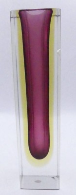 Auktion 348<br>eckige Muranovase, rot/gelb/klar, Kante mit kl. Chip, H20 cm, 5x5 cm [1]