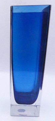 Auktion 348<br>eckige Murano-Vase, blau/klar, H-20,5 cm, 6x6 cm [1]