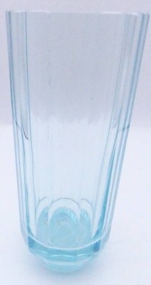 Auktion <br>Studioglas-Vase, hellblau, H-18 cm, D-7 cm [1]