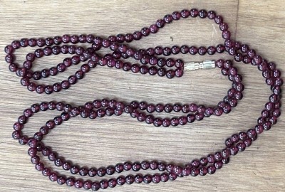Auktion 348<br>2 reihige Granat-Halskette, Drehverschluss, L-ca.  50 cm, Perlen ca. 0,4 cm [1]