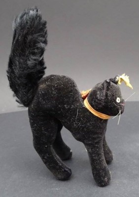 Auktion <br>schwarzer Steiff Kater, Knopf+Restfahne, H-14 cm [1]