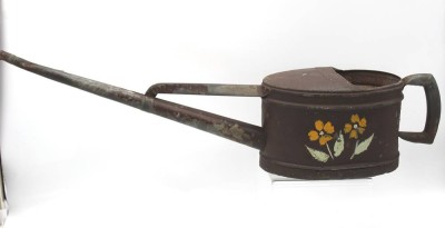 Auktion 348<br>alte Gießkanne, Schneiderkanne, 2 1/2 L, floral bemalt, Alters-u. Gebrauchsspuren, H-15cm l-65cm [1]