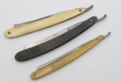 Auktion <br>3x div. alte Rasiermesser, untersch. Hersteller, Altersspuren [1]