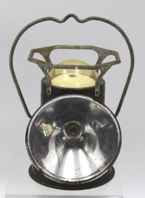 Auktion <br>Delta Powerlight Lantern, USA, wohl Militär, Altersspuren, Funktion nicht geprüft, H-21,5cm [1]