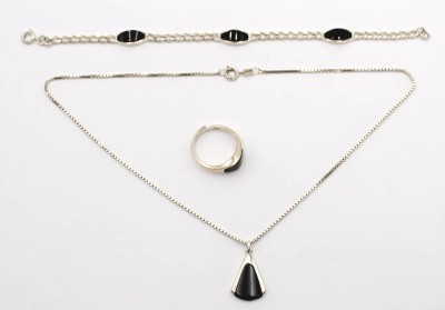 Auktion 348<br>Schmuckset, 835er Silber mit Onyx, Kette m. Anhänger, Armband und Ring mit offener Schiene, zus. ca. 15gr., Kette ca. L-40cm Armband L-18cm [1]