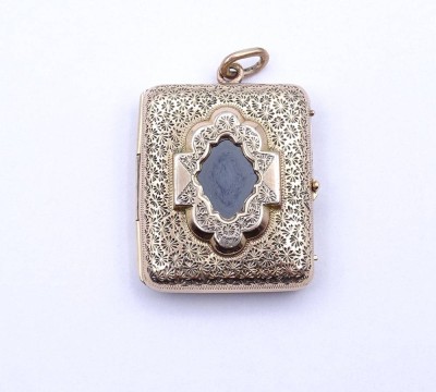 Auktion 371<br>antikes Medaillon um 1900,Gold um 14 Kt (geprüft), verso mit Onyxplatte, 2 x 2,5cm,  9,56 gramm [1]