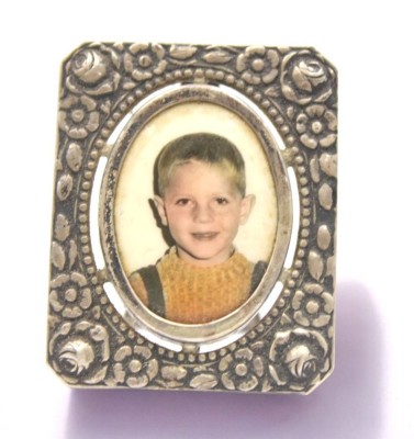 Auktion 349<br>kl. 835er Tisch-Fotorahmen, 16,2gr., cas. 4 x 3,3cm [1]
