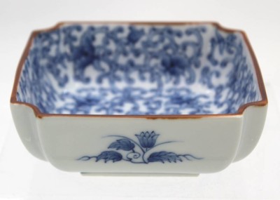Auktion 349<br>kl. Schale, wohl China, Blaumalerei, H-4,3cm, 12 x 12cm [1]
