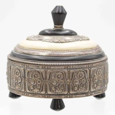 Auktion 349<br>schöne Art-Déco Deckeldose, 800er Silber, gemarkt 